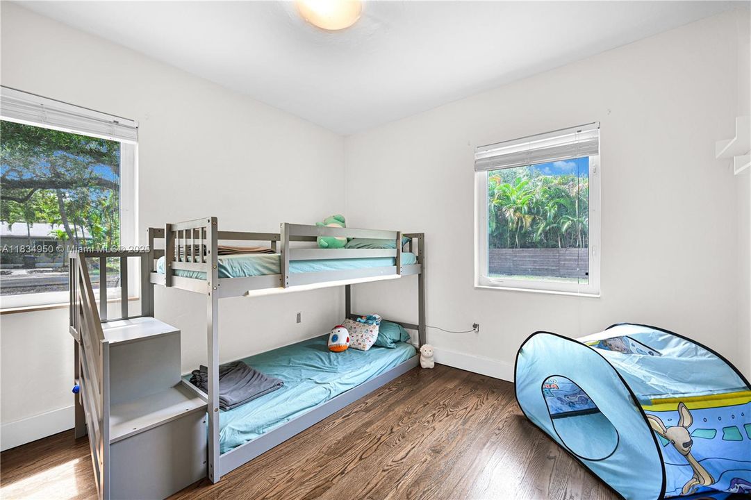 Activo con contrato: $775,000 (3 camas, 2 baños, 1315 Pies cuadrados)