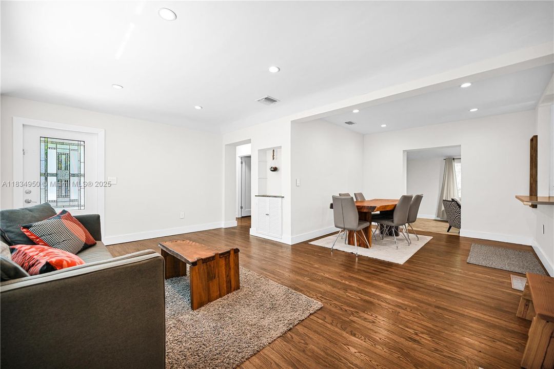 Activo con contrato: $775,000 (3 camas, 2 baños, 1315 Pies cuadrados)