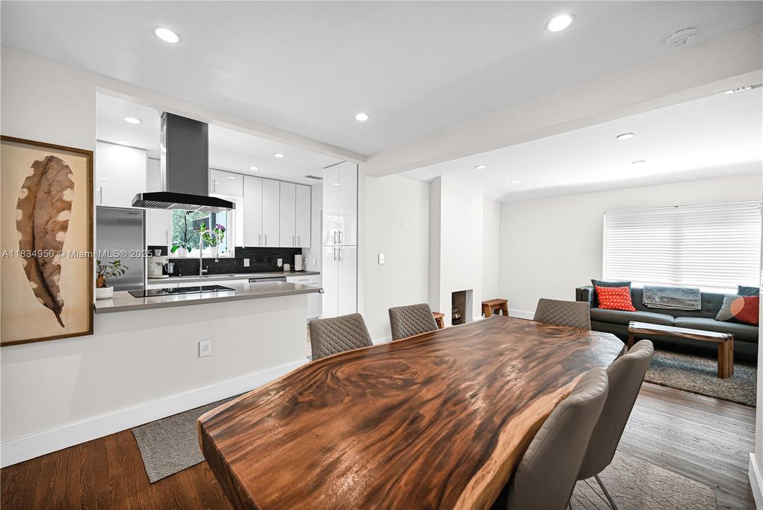 Activo con contrato: $775,000 (3 camas, 2 baños, 1315 Pies cuadrados)