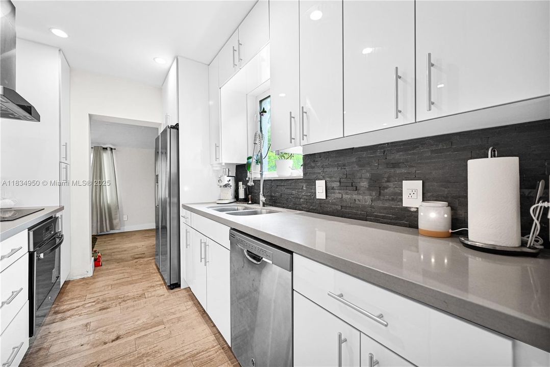 Activo con contrato: $775,000 (3 camas, 2 baños, 1315 Pies cuadrados)