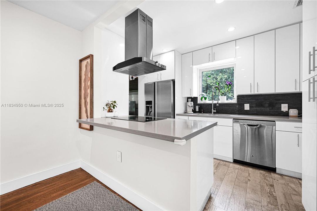 Activo con contrato: $775,000 (3 camas, 2 baños, 1315 Pies cuadrados)