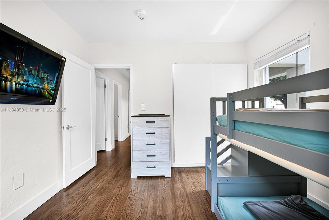 Activo con contrato: $775,000 (3 camas, 2 baños, 1315 Pies cuadrados)