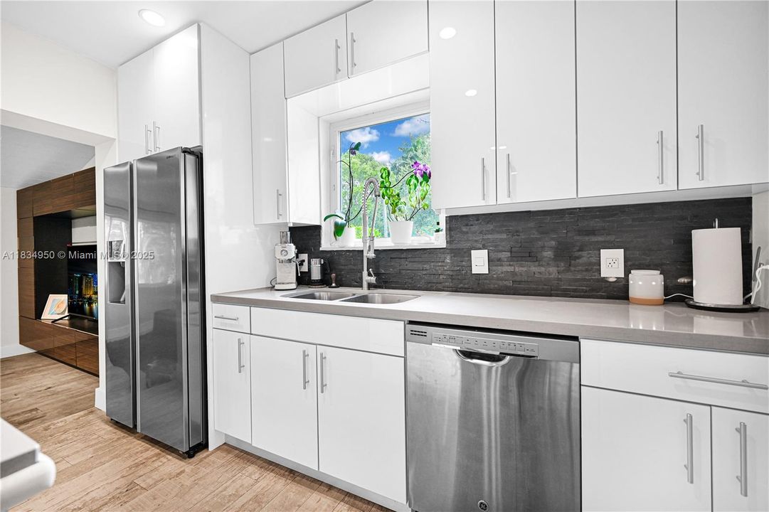 Activo con contrato: $775,000 (3 camas, 2 baños, 1315 Pies cuadrados)