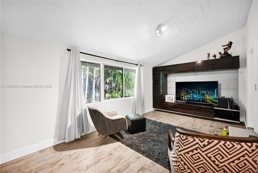 Activo con contrato: $775,000 (3 camas, 2 baños, 1315 Pies cuadrados)