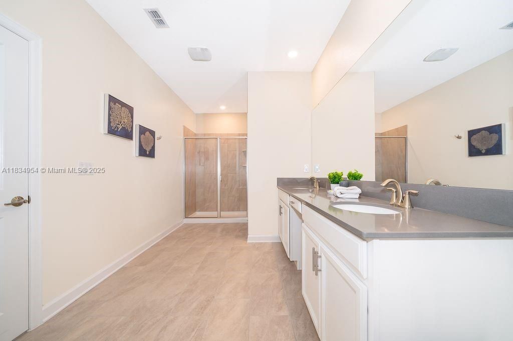 For Sale: $689,000 (5 beds, 5 baths, 0 Square Feet)
