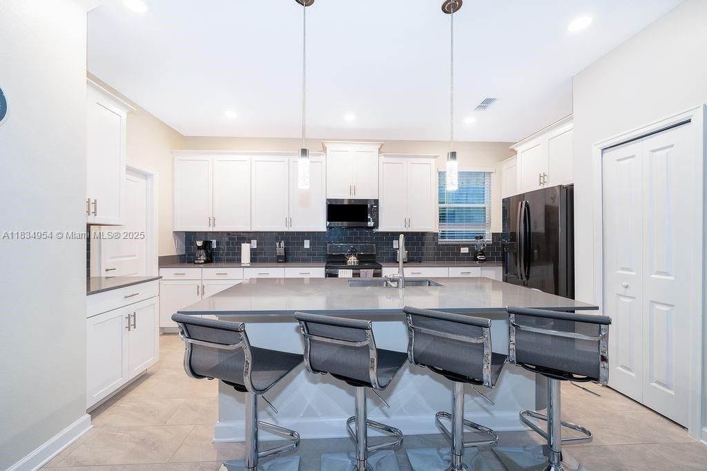For Sale: $689,000 (5 beds, 5 baths, 0 Square Feet)