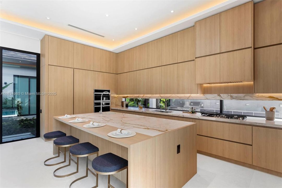 For Sale: $4,995,000 (7 beds, 6 baths, 5180 Square Feet)