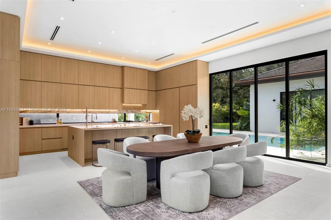 For Sale: $4,995,000 (7 beds, 6 baths, 5180 Square Feet)