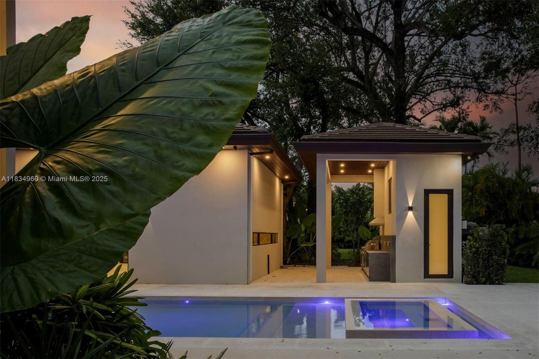 For Sale: $4,995,000 (7 beds, 6 baths, 5180 Square Feet)