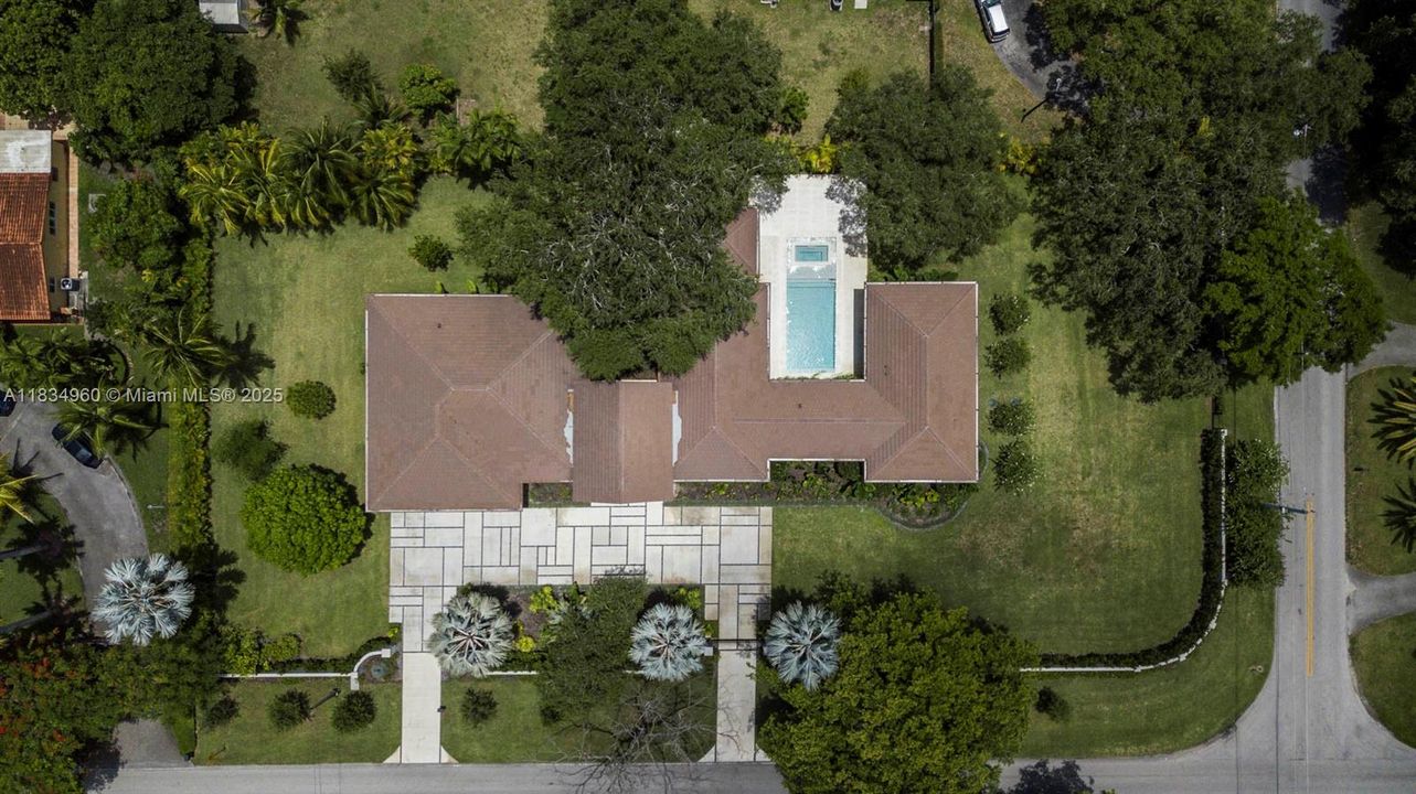 For Sale: $4,995,000 (7 beds, 6 baths, 5180 Square Feet)