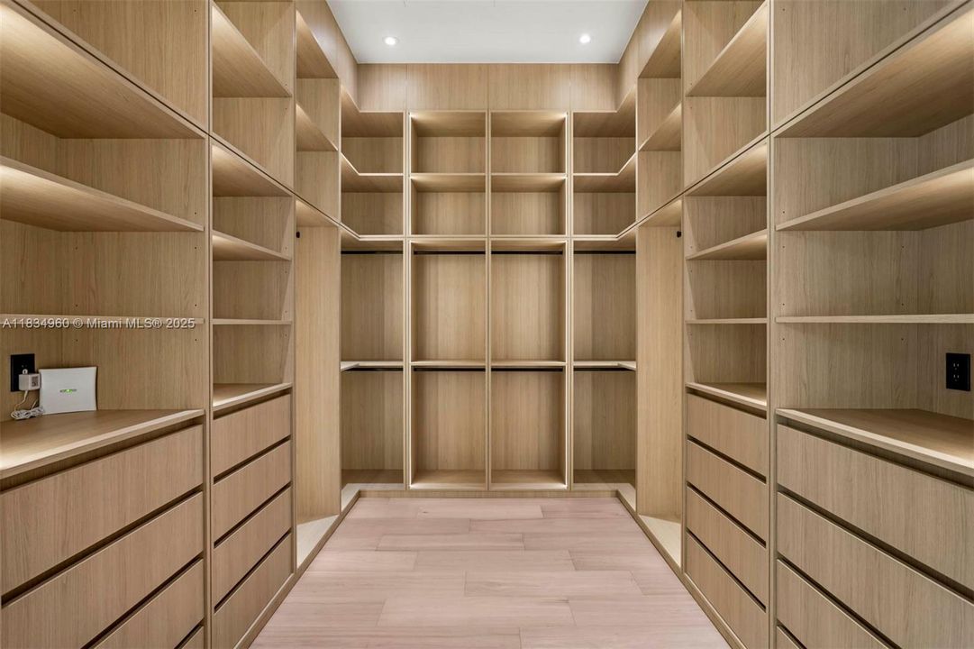 For Sale: $4,995,000 (7 beds, 6 baths, 5180 Square Feet)