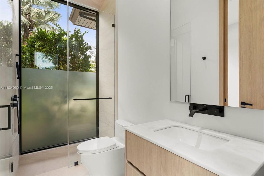 For Sale: $4,995,000 (7 beds, 6 baths, 5180 Square Feet)