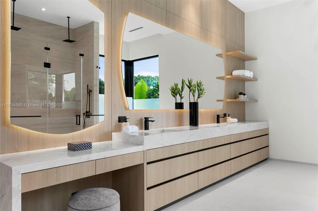 For Sale: $4,995,000 (7 beds, 6 baths, 5180 Square Feet)