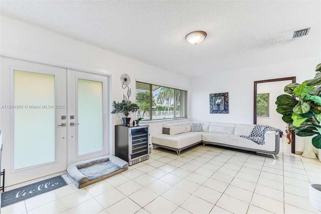 En Venta: $1,019,990 (3 camas, 2 baños, 1545 Pies cuadrados)