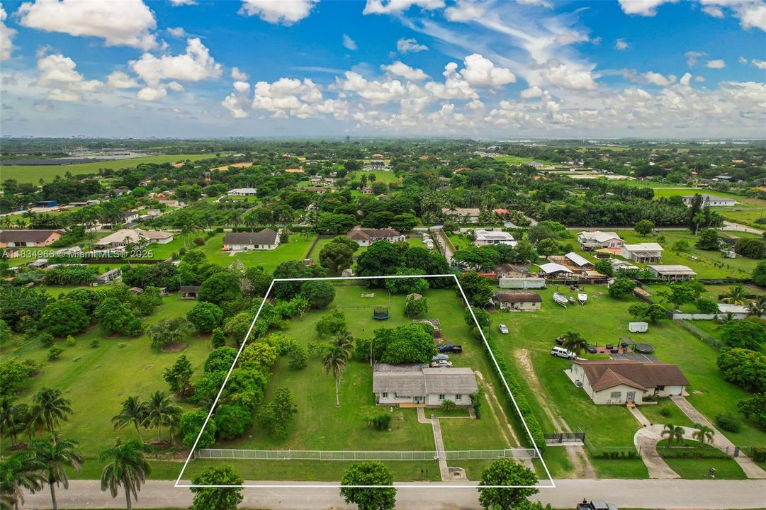 En Venta: $1,019,990 (3 camas, 2 baños, 1545 Pies cuadrados)