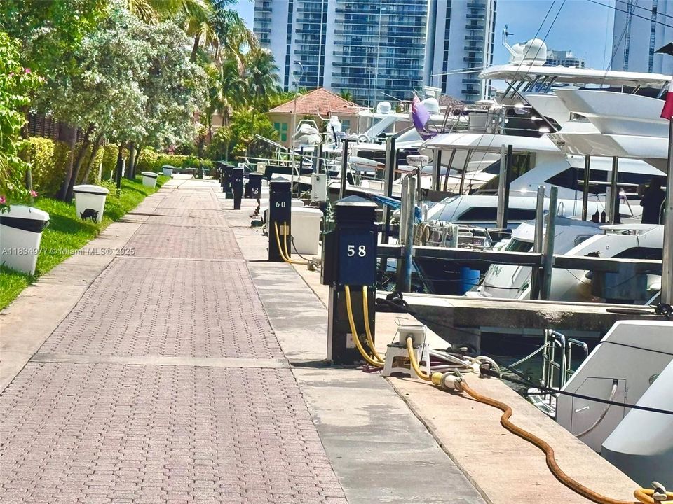 待售: $639,000 (没有数据)