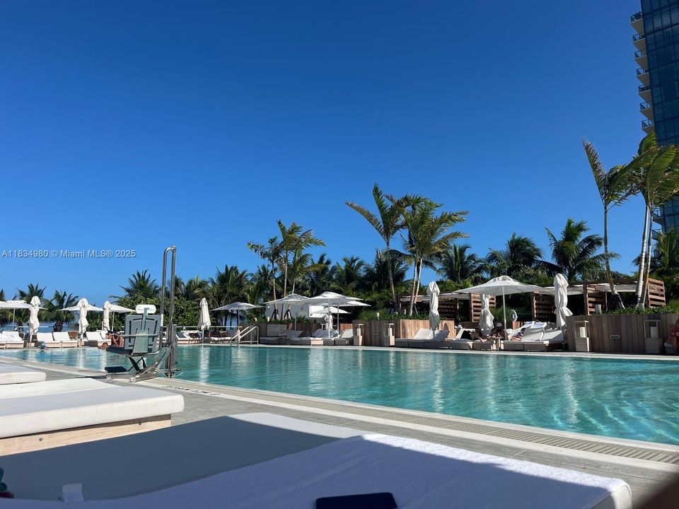 For Sale: $3,690,000 (2 beds, 2 baths, 880 Square Feet)