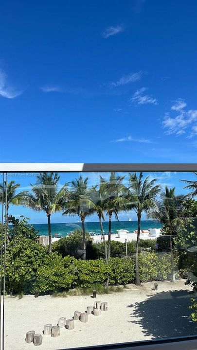 For Sale: $3,690,000 (2 beds, 2 baths, 880 Square Feet)