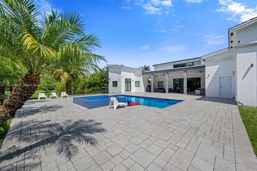 待售: $4,495,000 (6 贝兹, 6 浴室, 6756 平方英尺)