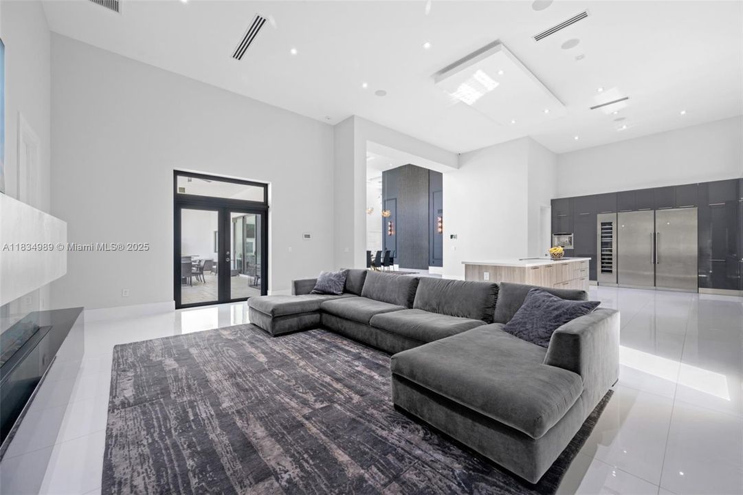 待售: $4,495,000 (6 贝兹, 6 浴室, 6756 平方英尺)