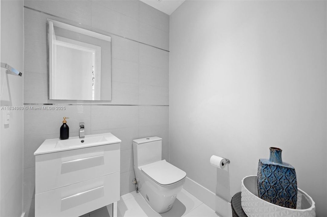 待售: $4,495,000 (6 贝兹, 6 浴室, 6756 平方英尺)