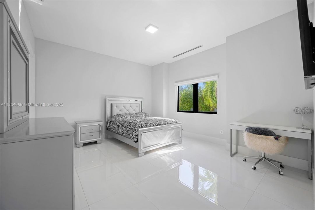 待售: $4,495,000 (6 贝兹, 6 浴室, 6756 平方英尺)