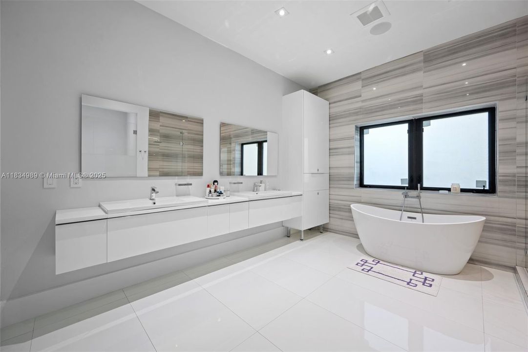 待售: $4,495,000 (6 贝兹, 6 浴室, 6756 平方英尺)