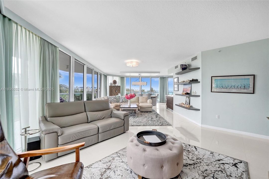 Living and family room ......allows for lots of room for entertaining!