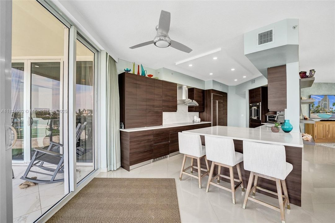 Huge peninsula to enjoy reading the paper and having your meal too!