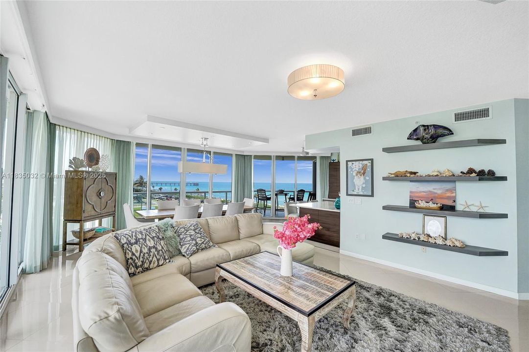 Family room with breathtaking ocean view
