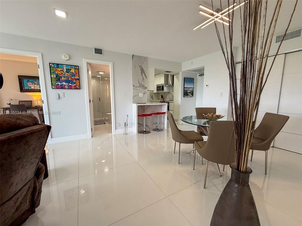 待售: $399,000 (2 贝兹, 2 浴室, 1157 平方英尺)