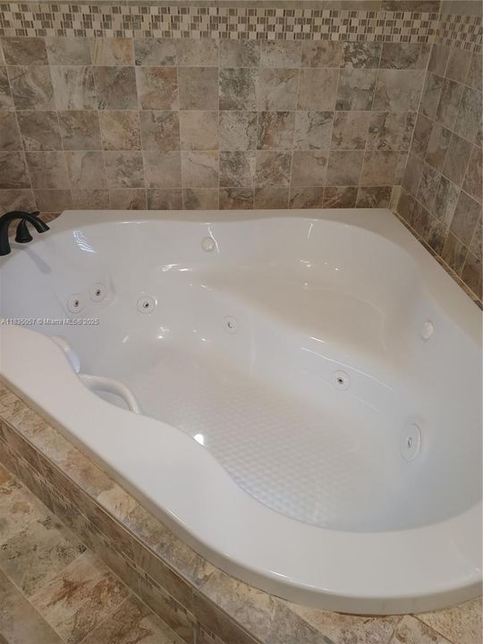 В аренду: $5,000 (6 спален, 3 ванн, 3000 Квадратных фут)