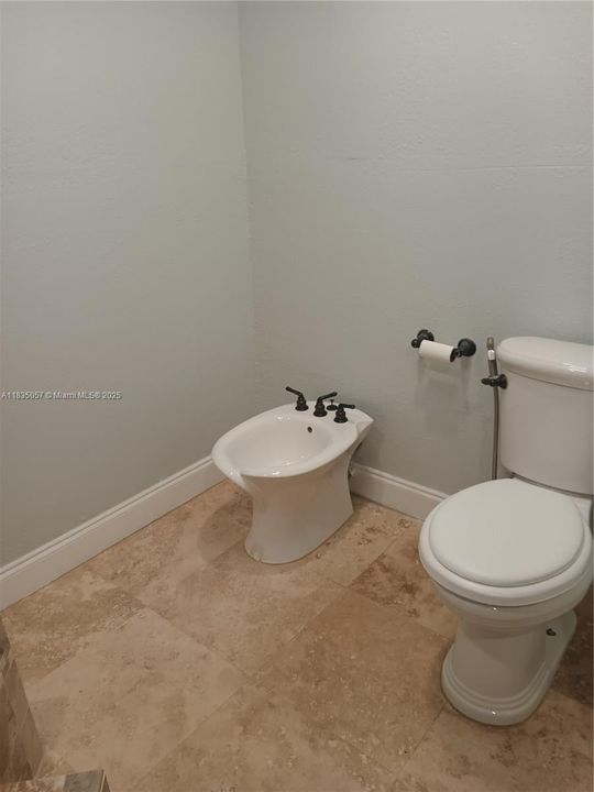 В аренду: $5,000 (6 спален, 3 ванн, 3000 Квадратных фут)