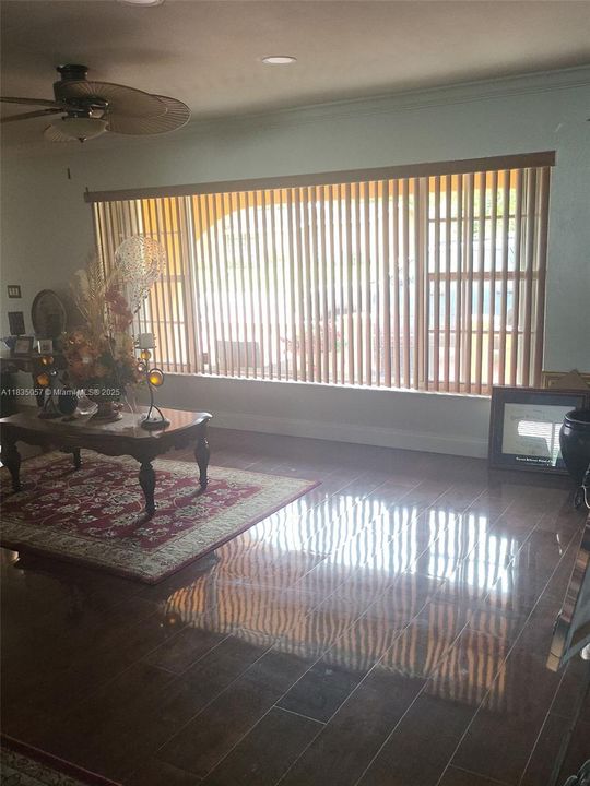 В аренду: $5,000 (6 спален, 3 ванн, 3000 Квадратных фут)