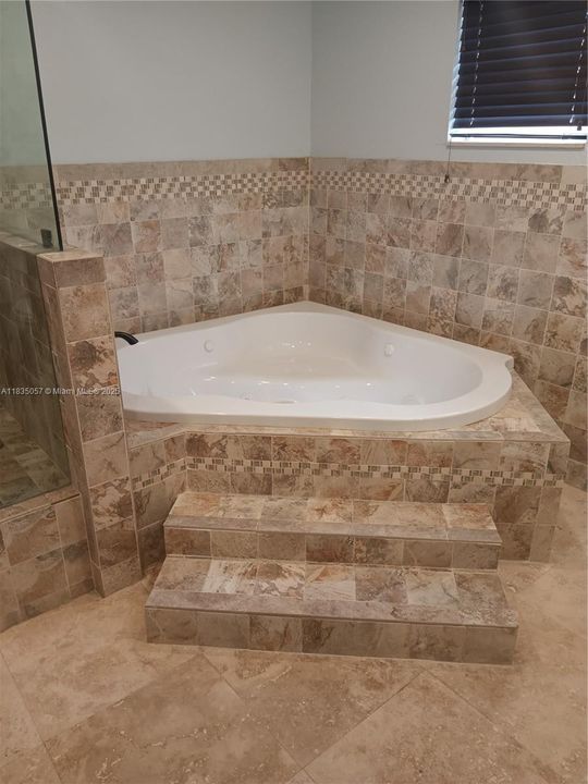 В аренду: $5,000 (6 спален, 3 ванн, 3000 Квадратных фут)