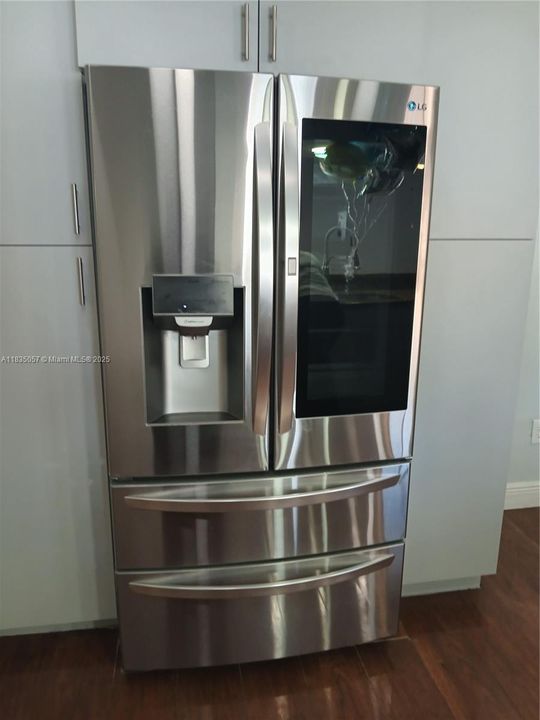 В аренду: $5,000 (6 спален, 3 ванн, 3000 Квадратных фут)