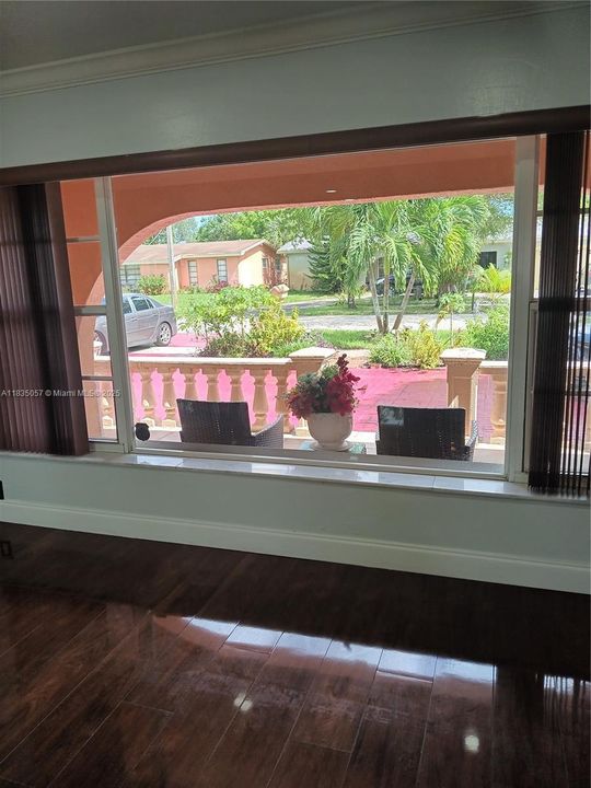 В аренду: $5,000 (6 спален, 3 ванн, 3000 Квадратных фут)