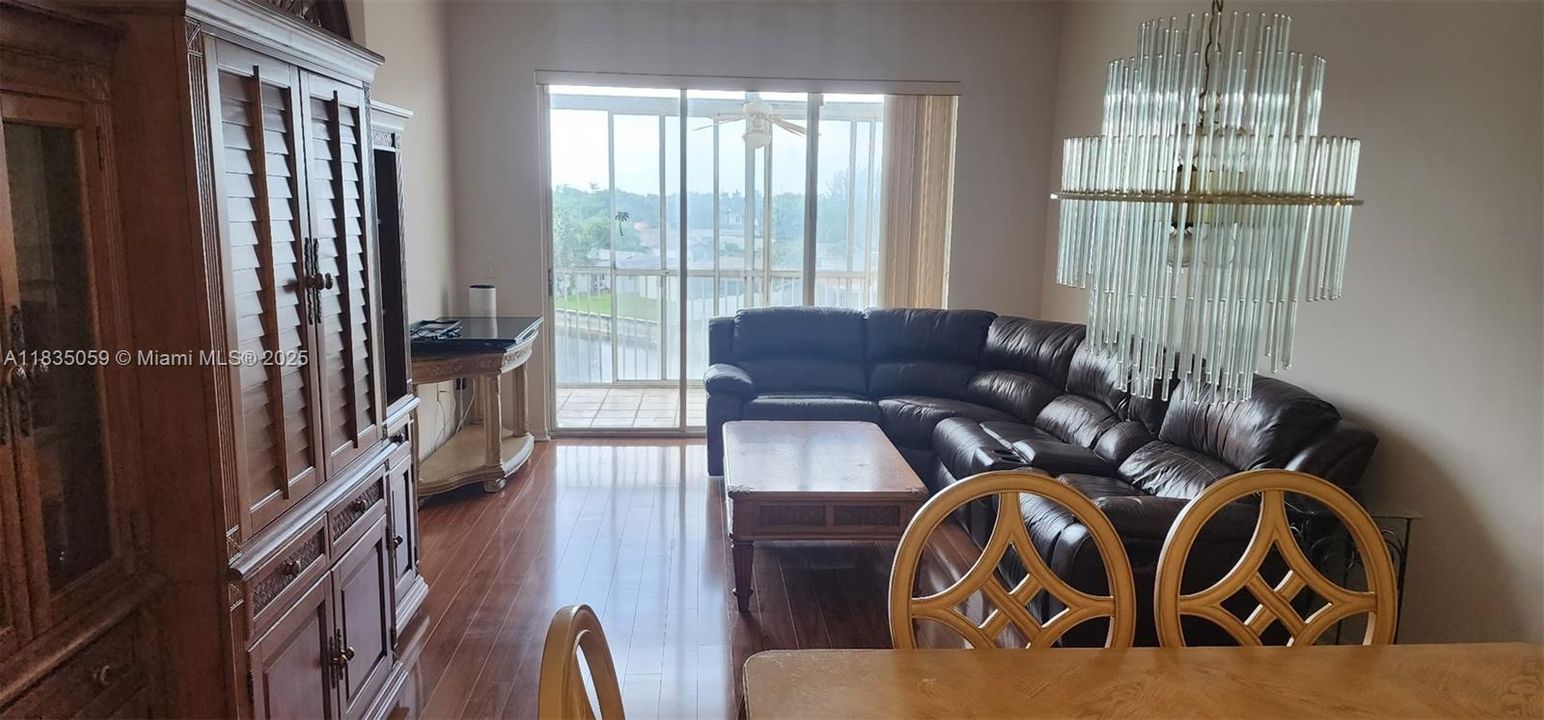 Activo con contrato: $177,000 (2 camas, 2 baños, 1215 Pies cuadrados)