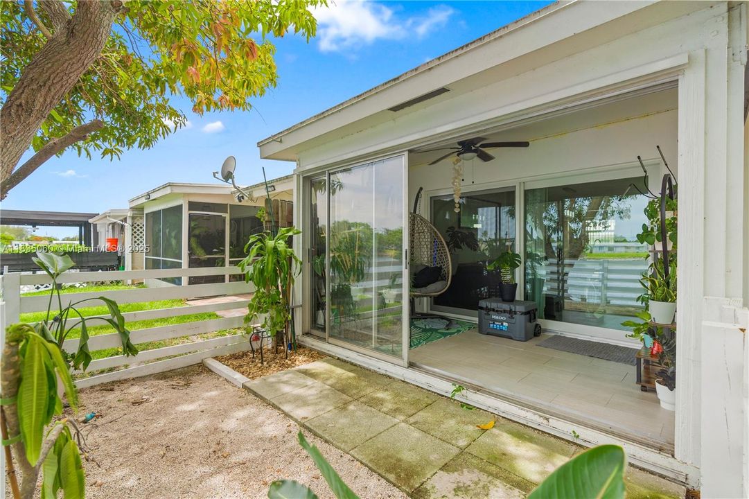 En Venta: $339,900 (2 camas, 1 baños, 875 Pies cuadrados)