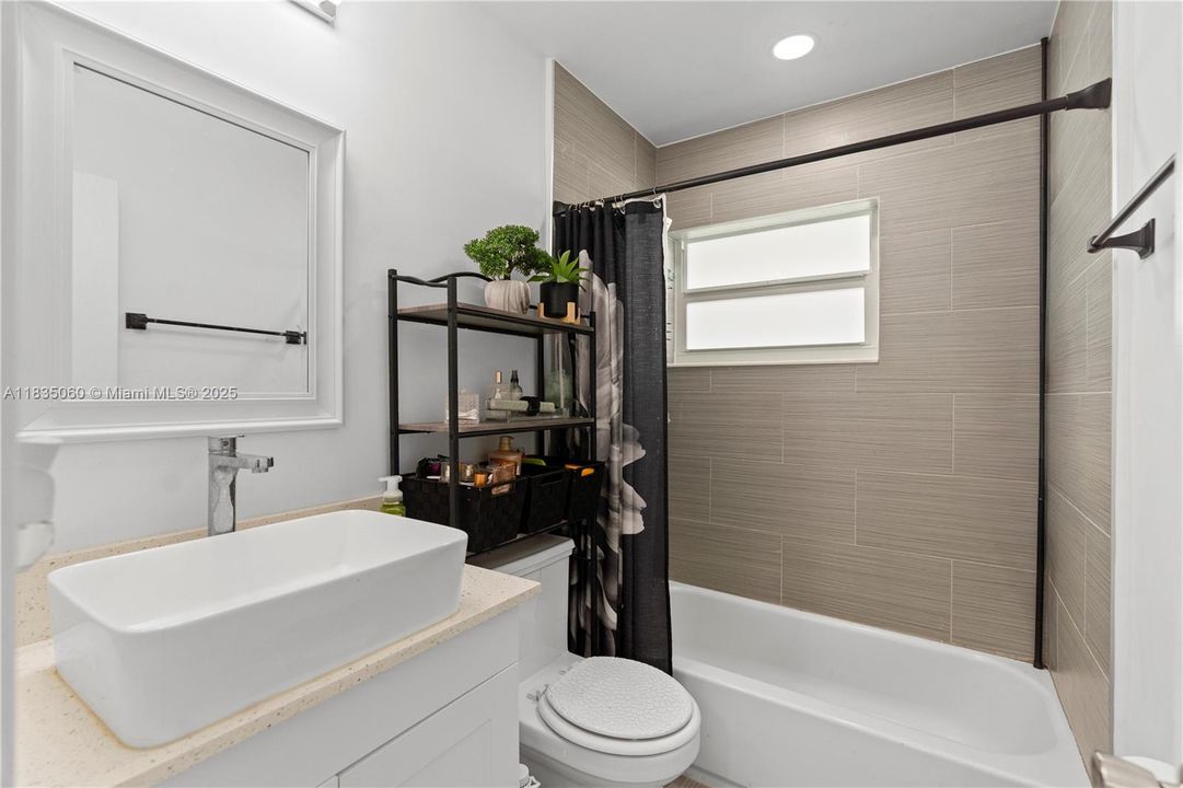 En Venta: $339,900 (2 camas, 1 baños, 875 Pies cuadrados)