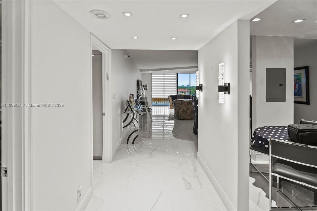 For Sale: $850,000 (1 beds, 2 baths, 1200 Square Feet)