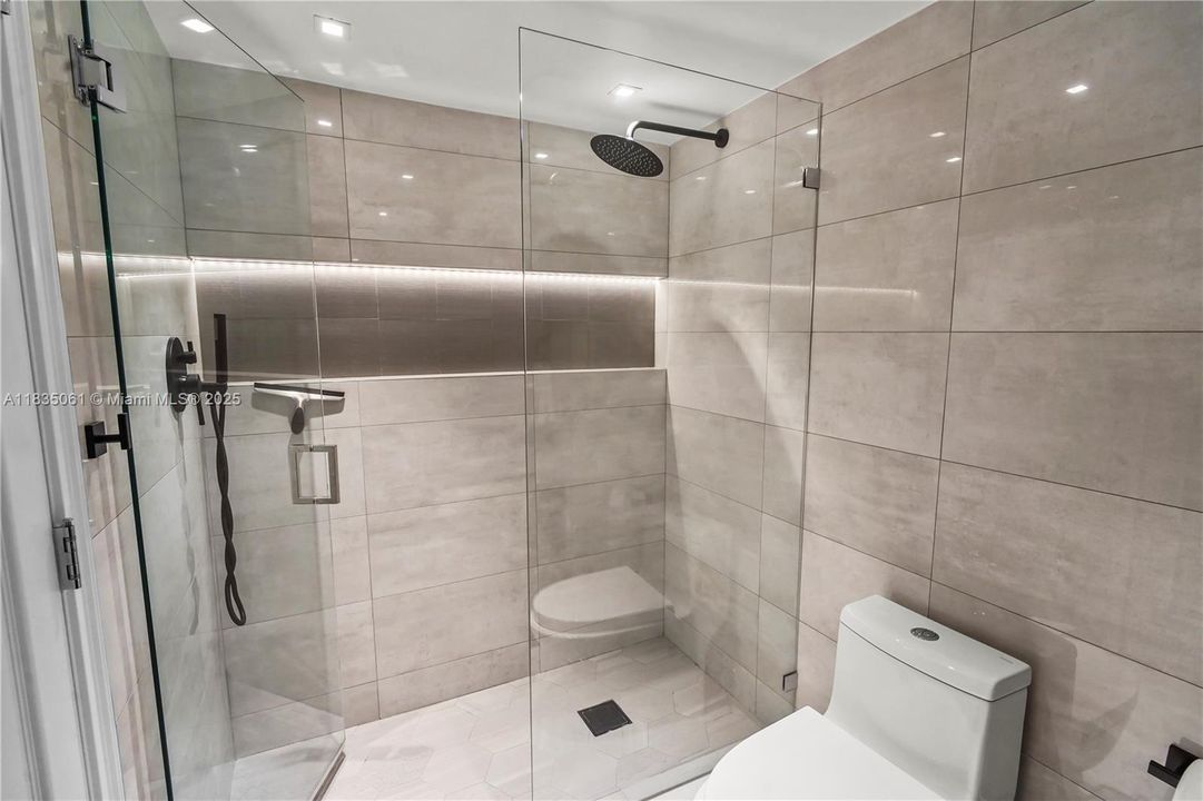 For Sale: $850,000 (1 beds, 2 baths, 1200 Square Feet)