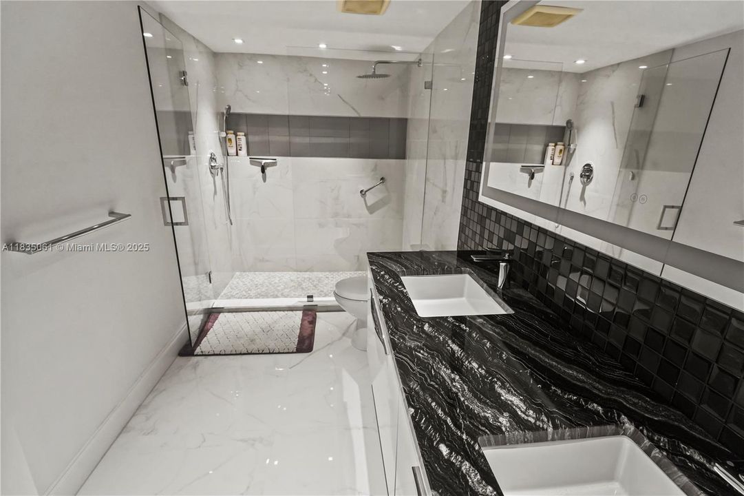 For Sale: $850,000 (1 beds, 2 baths, 1200 Square Feet)