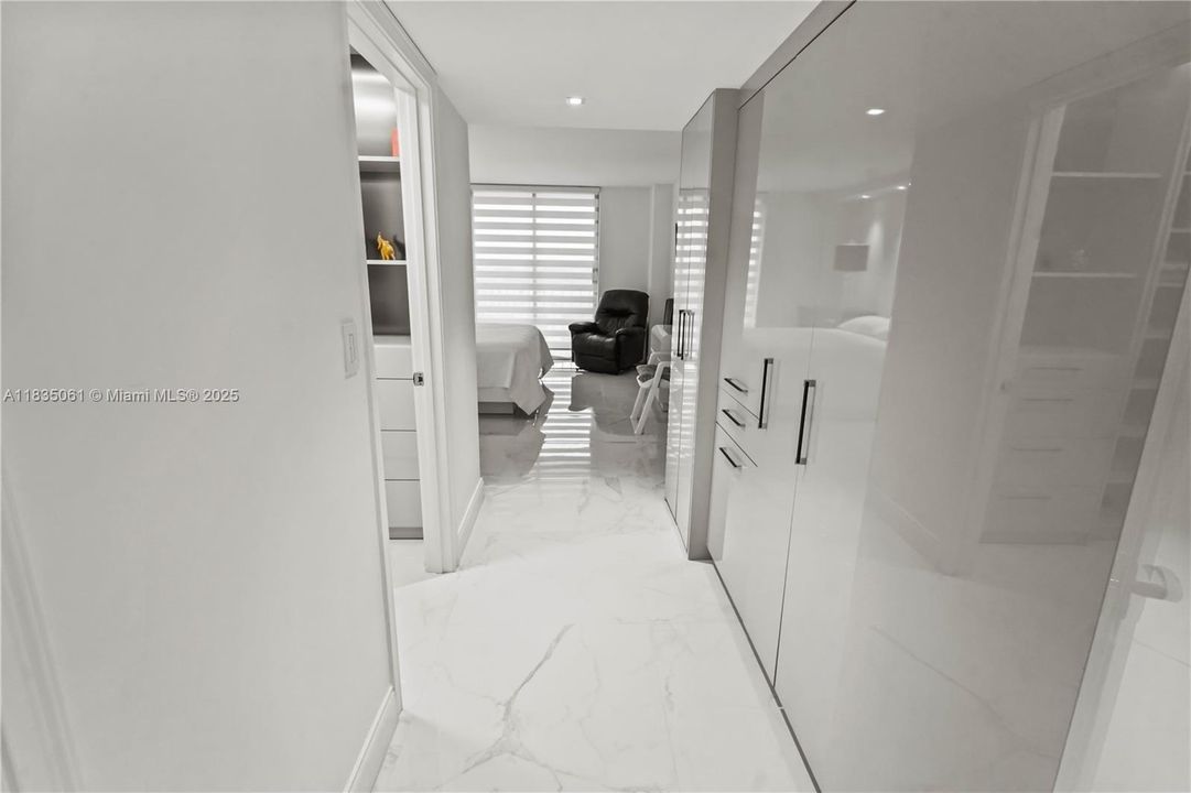 For Sale: $850,000 (1 beds, 2 baths, 1200 Square Feet)