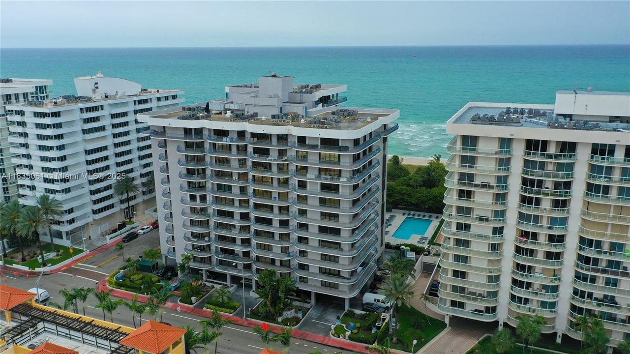 For Sale: $850,000 (1 beds, 2 baths, 1200 Square Feet)