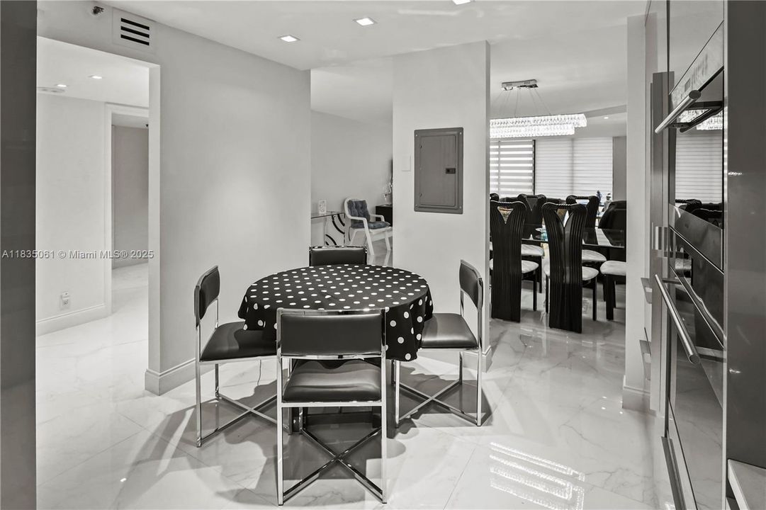 For Sale: $850,000 (1 beds, 2 baths, 1200 Square Feet)