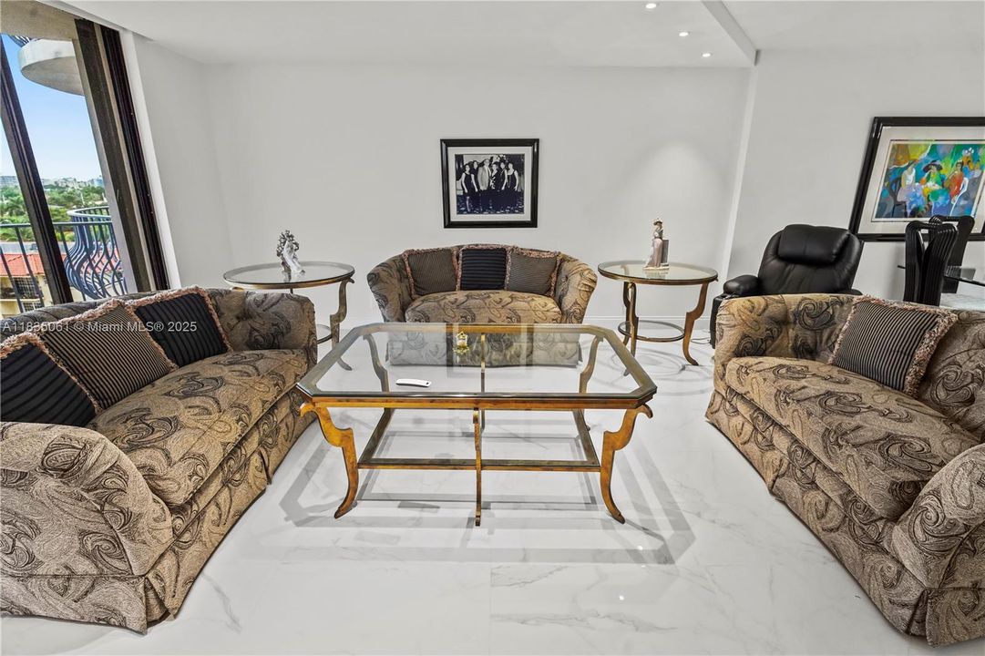 For Sale: $850,000 (1 beds, 2 baths, 1200 Square Feet)