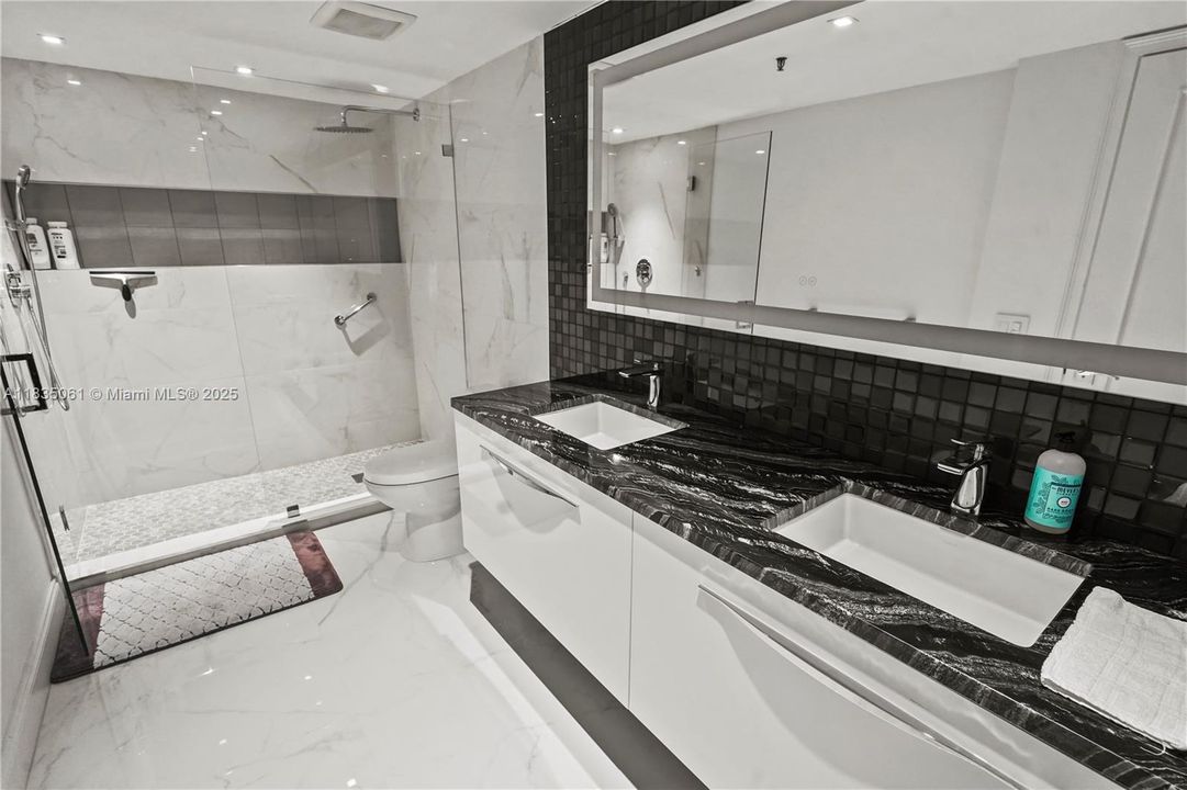 For Sale: $850,000 (1 beds, 2 baths, 1200 Square Feet)