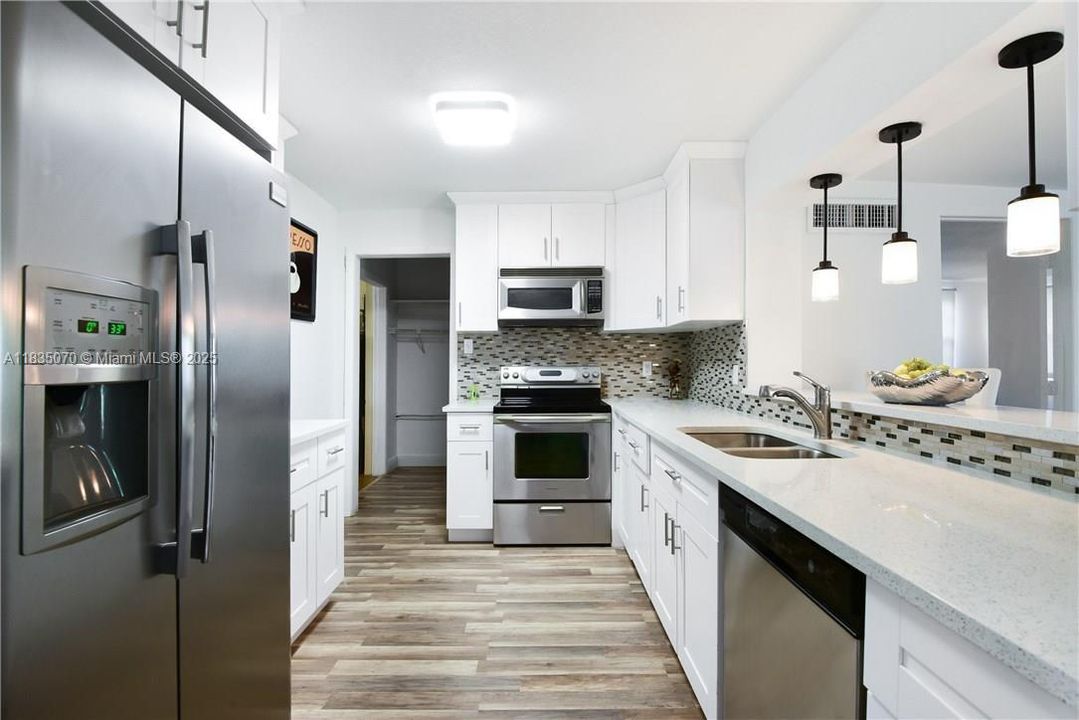 Недавно продано: $495,000 (3 спален, 2 ванн, 1836 Квадратных фут)