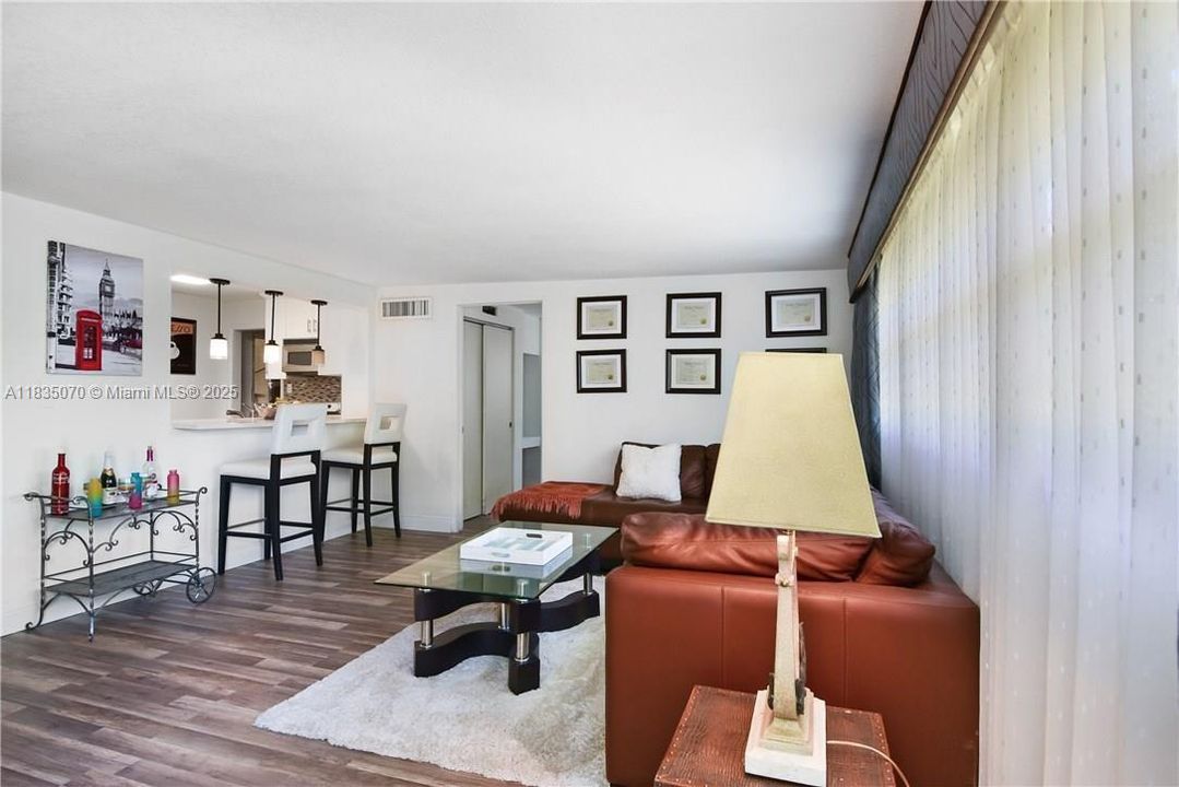 Недавно продано: $495,000 (3 спален, 2 ванн, 1836 Квадратных фут)